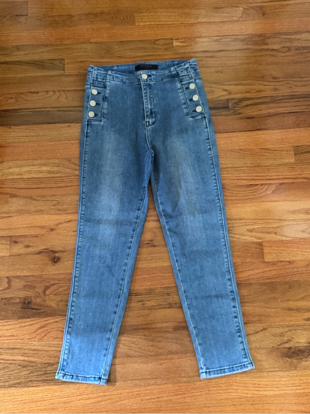 Risen Button-Accent Jeans